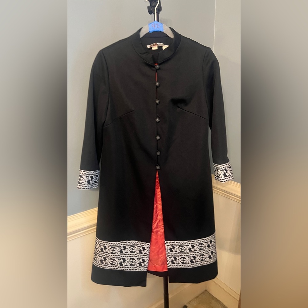 Leslie Pomer vintage Elegant Black‎ Women's Coat with Intricate Trim